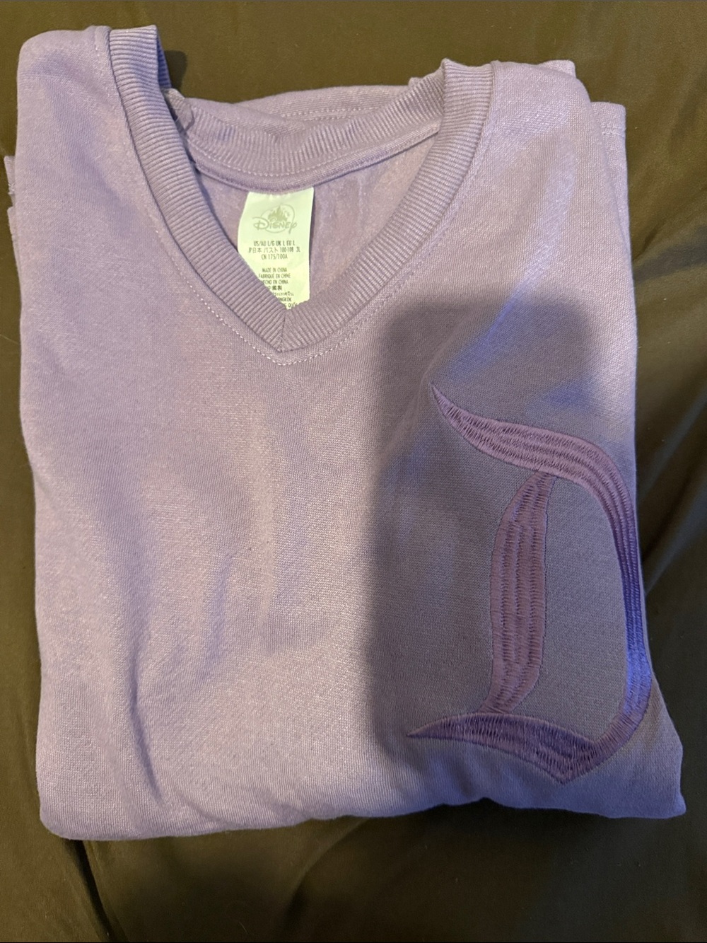 Disney Womens Large Lavender V-Neck Sweater with Embroidered D